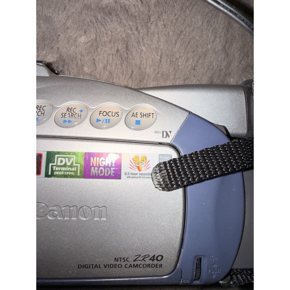 Canon ZR40A MiniDV Digital Camcorder Bundle Charger Remote - Picture 7 of 8
